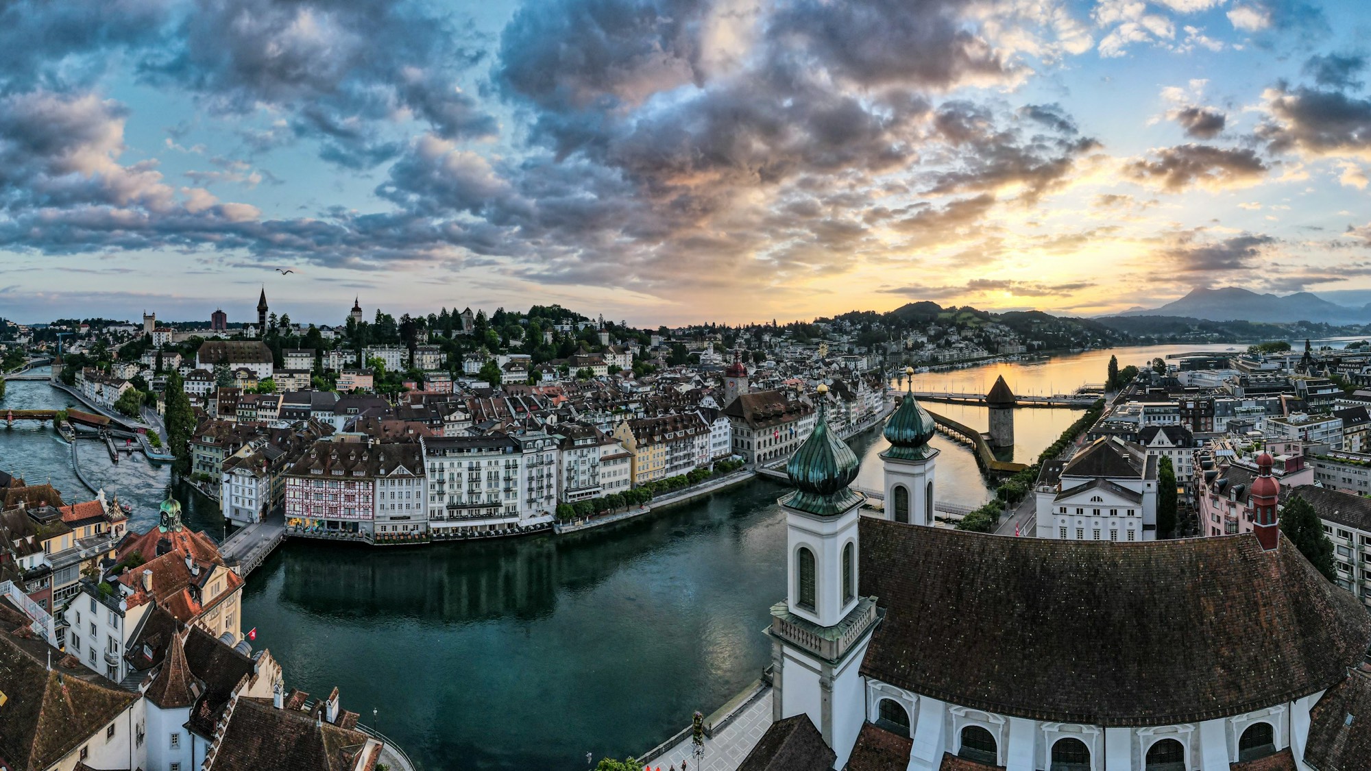 Altstadt von Luzern bei Sonnenuntergang